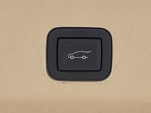 Used 2023 Cadillac Escalade Premium Luxury AWD/4WD image 10