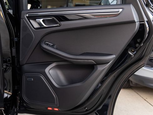 Certified 2026 Porsche Macan AWD/4WD image 36