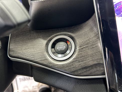 Used 2023 Jeep Grand Cherokee Limited image 27