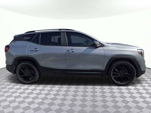 Used 2023 GMC Terrain SLE w/ Driver Convenience Package FWD image 2