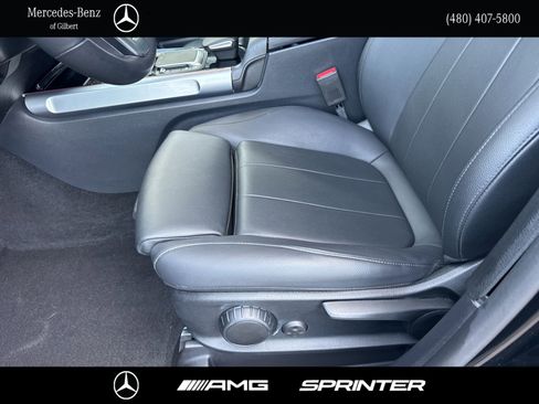 Used 2022 Mercedes-Benz GLB 250 4MATIC image 15