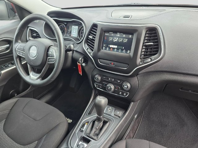 Used 2019 Jeep Cherokee Latitude w/ Popular Appearance Group FWD image 10