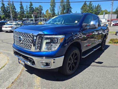 Used 2017 Nissan Titan SL w/ SL Towing Convenience Package AWD/4WD image 3