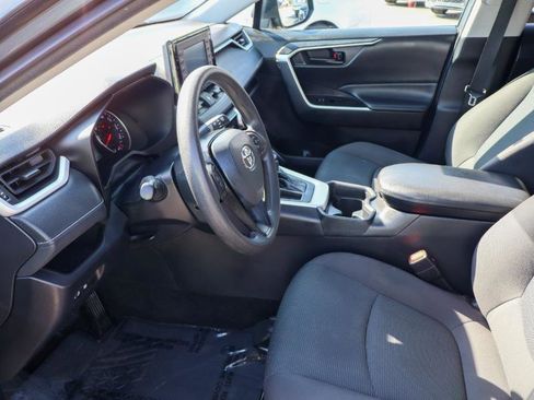 Used 2021 Toyota RAV4 LE image 10