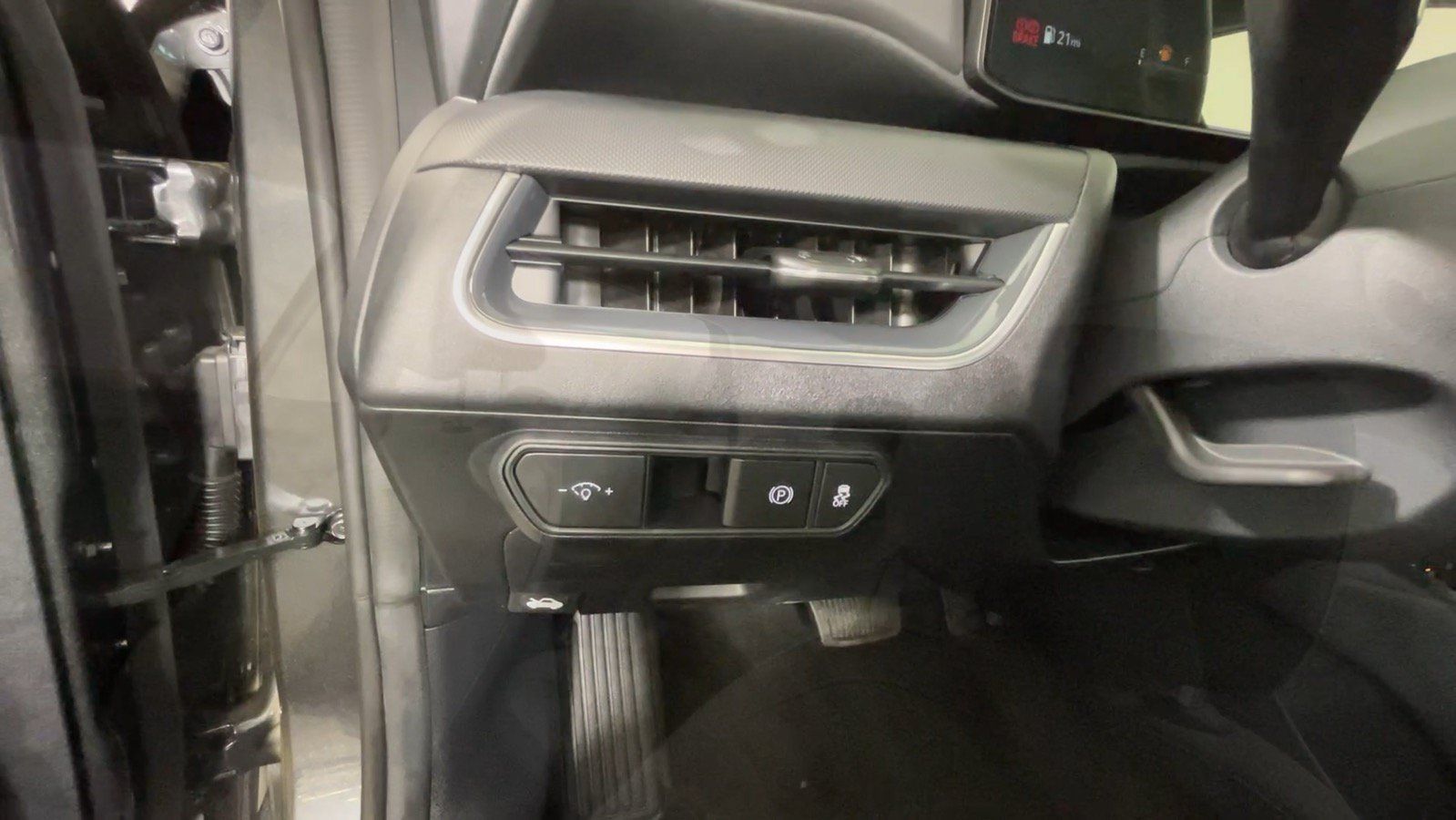 Used 2025 Kia K4 EX FWD image 31