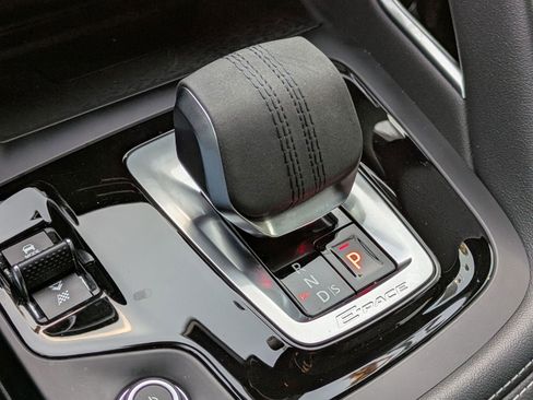 Used 2024 Jaguar E-PACE R-Dynamic SE image 11