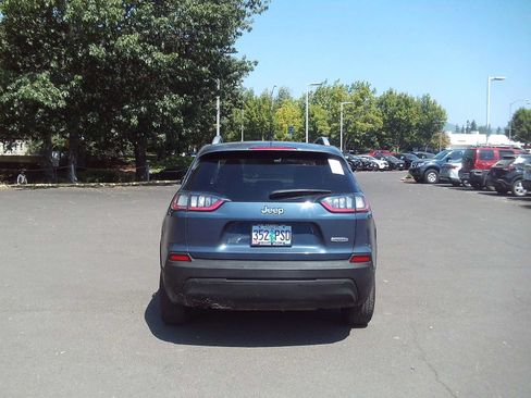 Used 2020 Jeep Cherokee Latitude FWD image 4