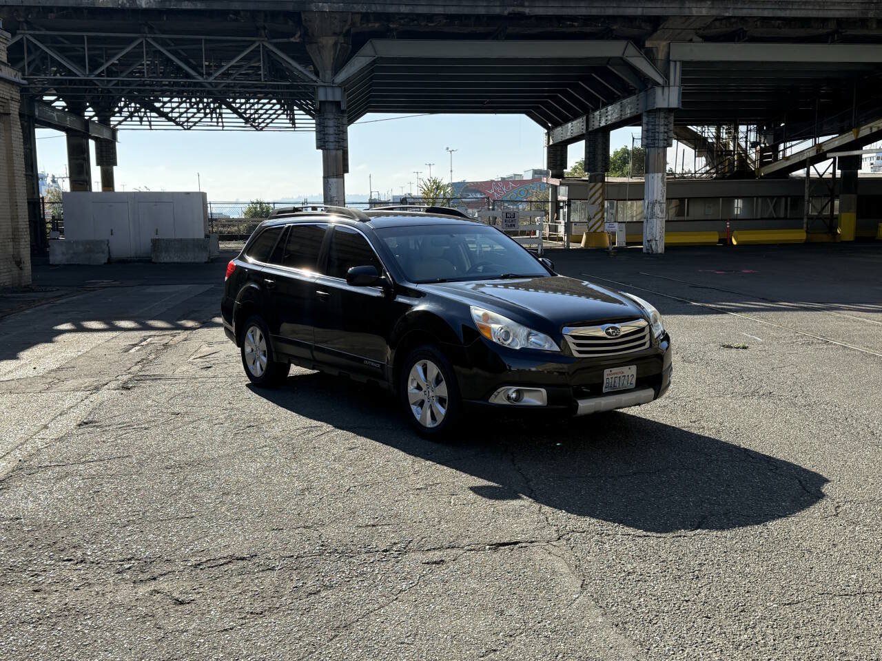 Used 2011 Subaru Outback 2.5i Limited AWD/4WD image 14