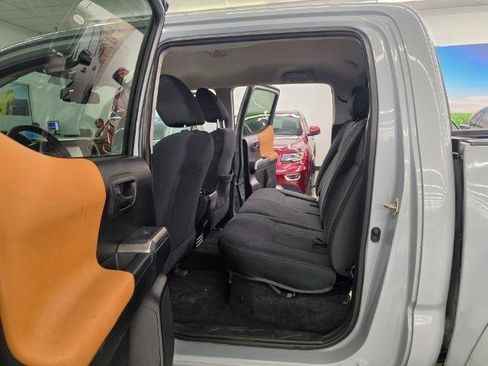 Used 2019 Toyota Tacoma SR5 RWD image 10