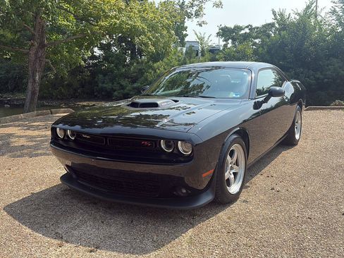 Used 2016 Dodge Challenger R/T Scat Pack RWD image 11