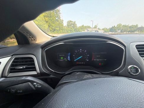 Used 2019 Ford Fusion SE FWD image 6