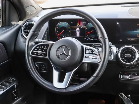 Used 2022 Mercedes-Benz GLB 250 w/ Premium Package Lite image 15