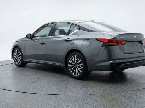 Used 2025 Nissan Altima 2.5 SV image 6