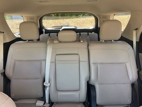 Used 2021 Ford Explorer Limited w/ Equipment Group 301A AWD/4WD image 41