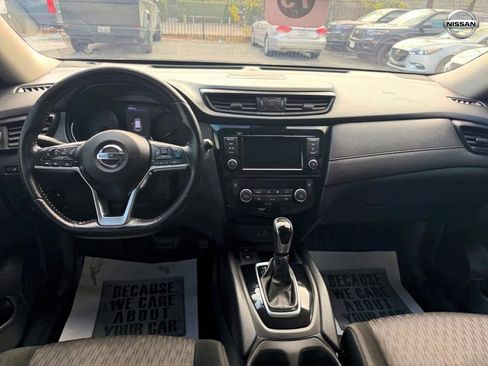 Used 2019 Nissan Rogue SV w/ Sun & Sound Touring Package image 11
