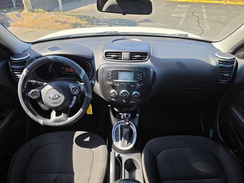 Used 2016 Kia Soul w/ Option Group 020 FWD image 9