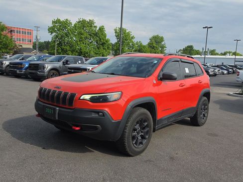 Used 2021 Jeep Cherokee Trailhawk w/ Comfort & Convenience Group AWD/4WD image 7