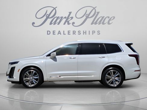 Used 2022 Cadillac XT6 Premium Luxury w/ Platinum Package FWD image 2