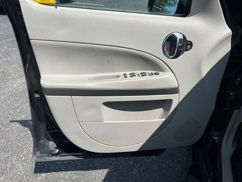 Used 2010 Chevrolet HHR LT FWD image 18