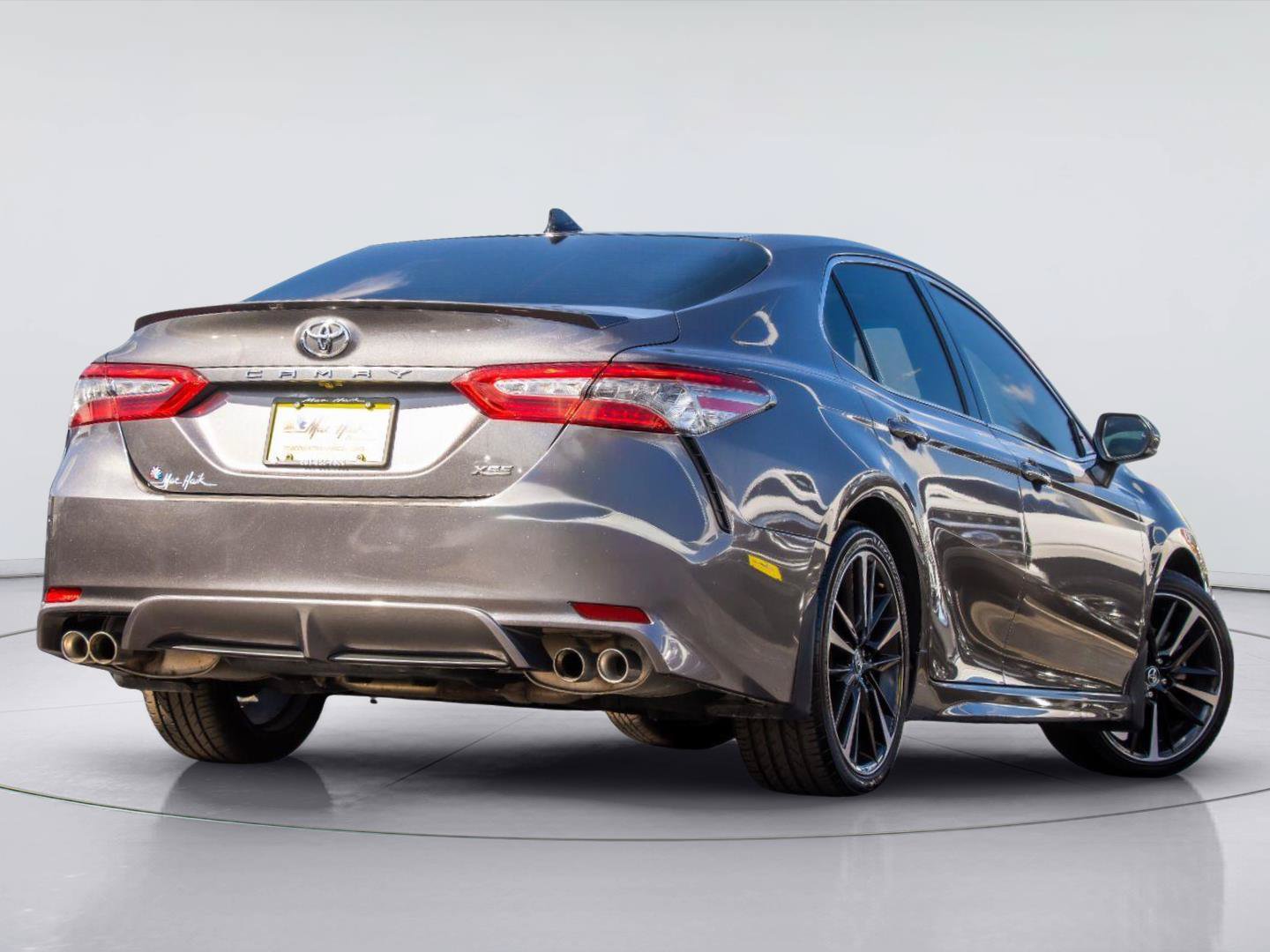 Used 2019 Toyota Camry XSE FWD image 3