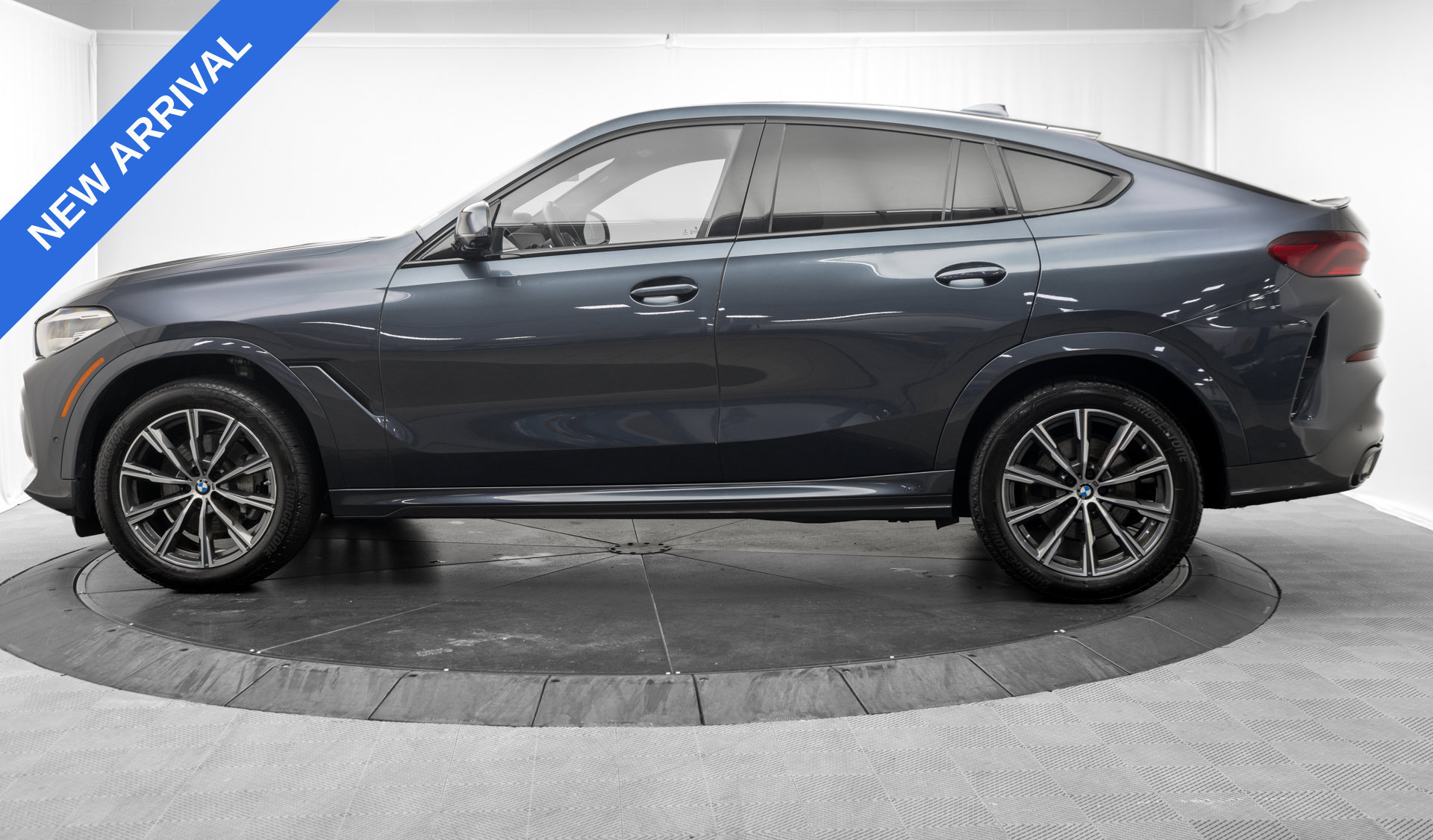 Used 2022 BMW X6 xDrive40i w/ M Sport Package AWD/4WD image 4
