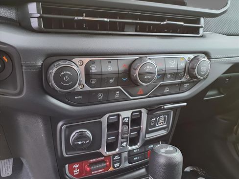 New 2025 Jeep Wrangler Rubicon w/ Technology Group image 15