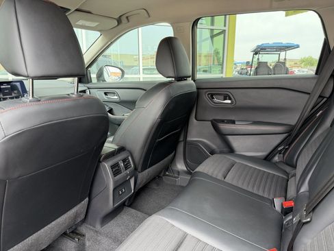 Used 2025 Nissan Rogue SV AWD/4WD image 32