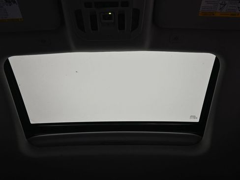 Used 2023 Toyota Highlander XLE AWD/4WD image 19
