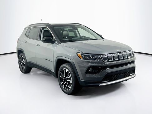Used 2022 Jeep Compass Limited w/ Sun and Sound Group AWD/4WD image 3