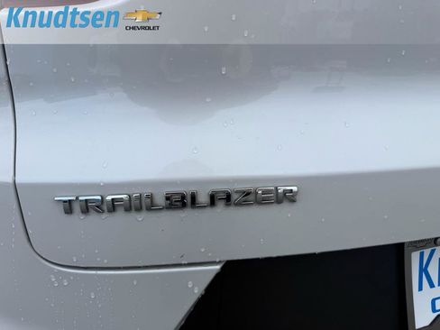 Used 2024 Chevrolet TrailBlazer LT w/ LT Cold Weather Package image 10