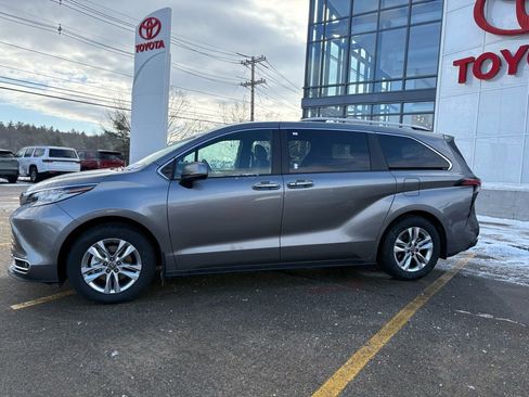 New 2026 Toyota Sienna Limited image 3