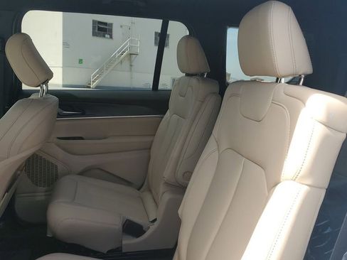 New 2025 Jeep Grand Cherokee L Limited w/ Black Appearance Package image 15