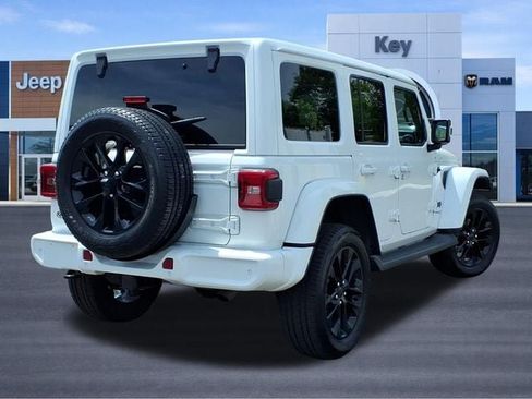 Used 2021 Jeep Wrangler Unlimited Sahara AWD/4WD image 5