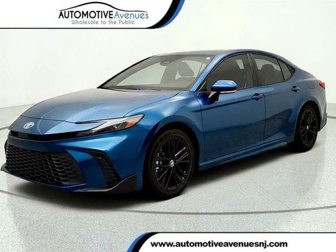 Used 2025 Toyota Camry SE w/ Multimedia Upgrade Package FWD image 1