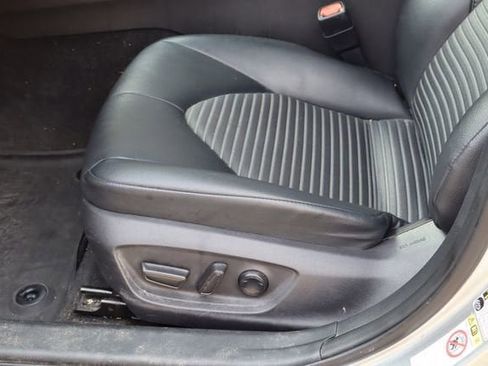 Used 2018 Toyota Camry SE w/ Moonroof Package FWD image 14
