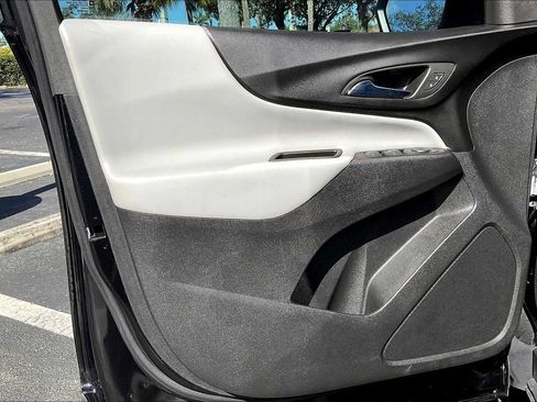 Used 2023 Chevrolet Equinox LS FWD image 22