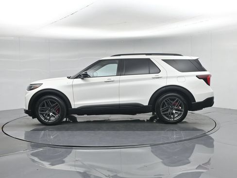 Certified 2025 Ford Explorer ST-Line w/ Premium Package RWD image 33