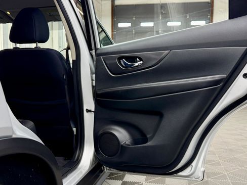 Used 2017 Nissan Rogue S image 9