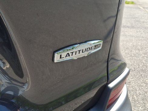 Used 2022 Jeep Cherokee Latitude Lux w/ Sun & Sound Group AWD/4WD image 33