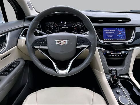 Used 2022 Cadillac XT6 Premium Luxury w/ Technology Package FWD image 6