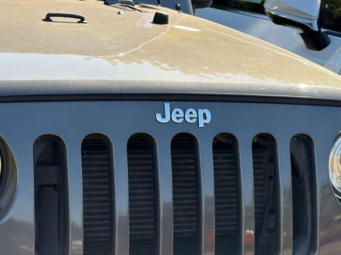 Used 2018 Jeep Wrangler Sport AWD/4WD image 9