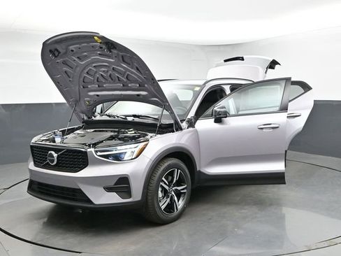 New 2026 Volvo XC40 B4 Core w/ Climate Package FWD image 52