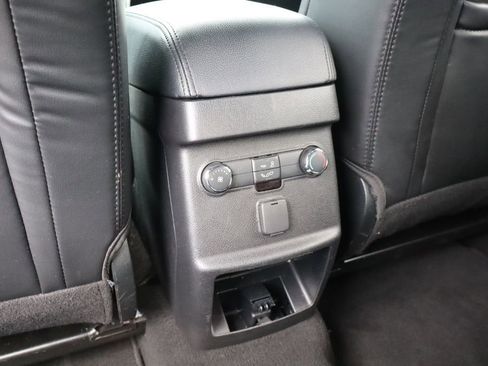 Used 2019 Ford Explorer XLT w/ Equipment Group 202A AWD/4WD image 37