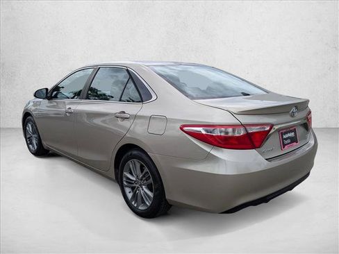 Used 2015 Toyota Camry SE w/ Moonroof Package image 8