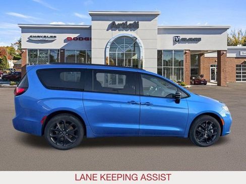 New 2026 Chrysler Pacifica Select w/ S Appearance Package image 7