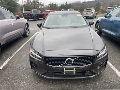 Used 2025 Volvo S60 B5 Core image 4
