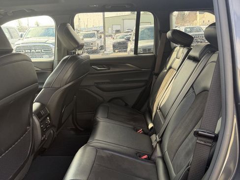 Used 2023 Jeep Grand Cherokee Altitude image 10