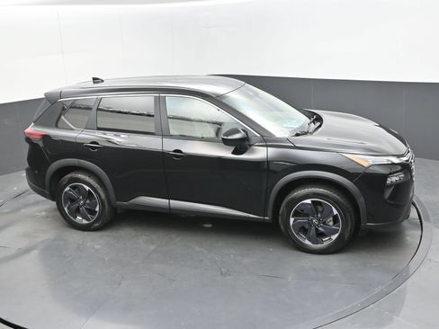 Used 2025 Nissan Rogue SV FWD image 35