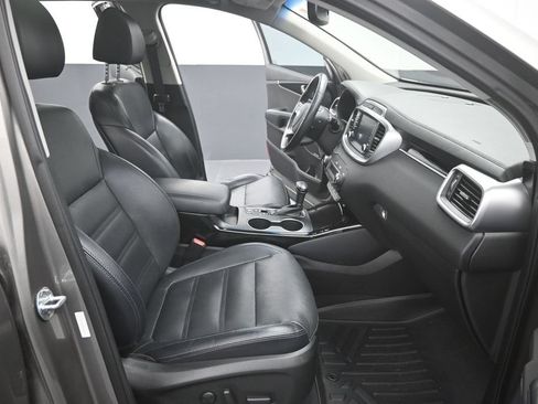 Used 2019 Kia Sorento SX FWD image 16