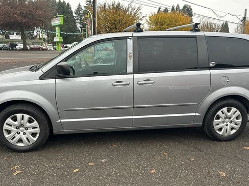 Used 2015 Dodge Grand Caravan SE w/ Quick Order Package 29E SE FWD image 3